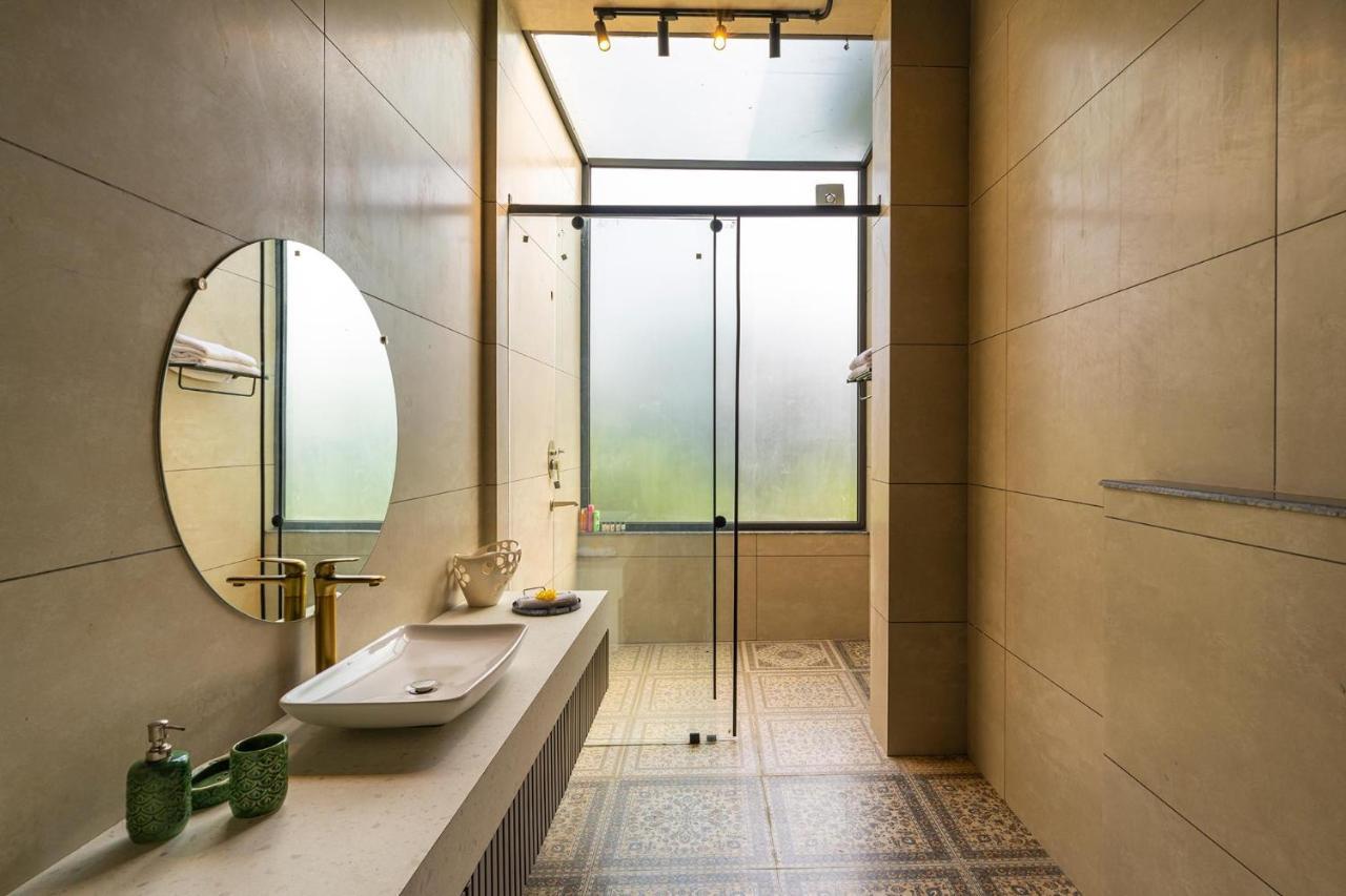 Stayvista'S Anantam - Luxury 4Br Villa With Huge Swimming Pool In Delhi ニューデリー エクステリア 写真