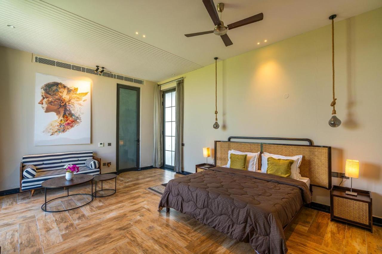 Stayvista'S Anantam - Luxury 4Br Villa With Huge Swimming Pool In Delhi ニューデリー エクステリア 写真